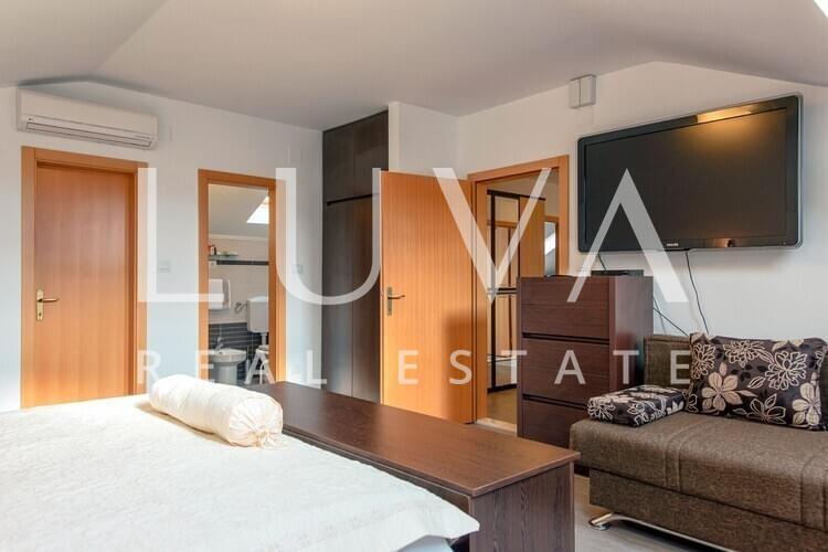 Hvar, Brusje, luksuzna vila s bazenom i pogledom na more na prodaju