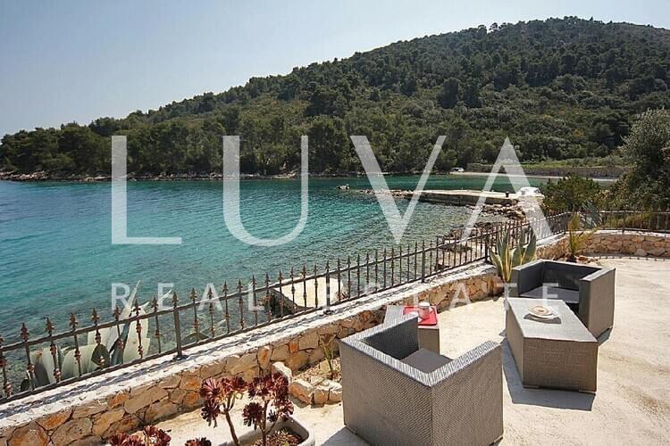 Hvar, Stari Grad, kamena kuća uz more na prodaju