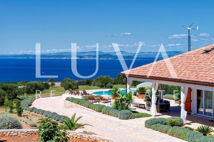 Hvar, Brusje, luksuzna vila s bazenom i pogledom na more na prodaju