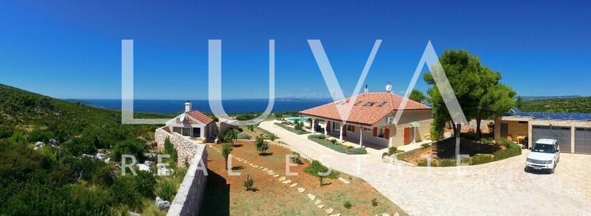 Hvar, Brusje, luksuzna vila s bazenom i pogledom na more na prodaju