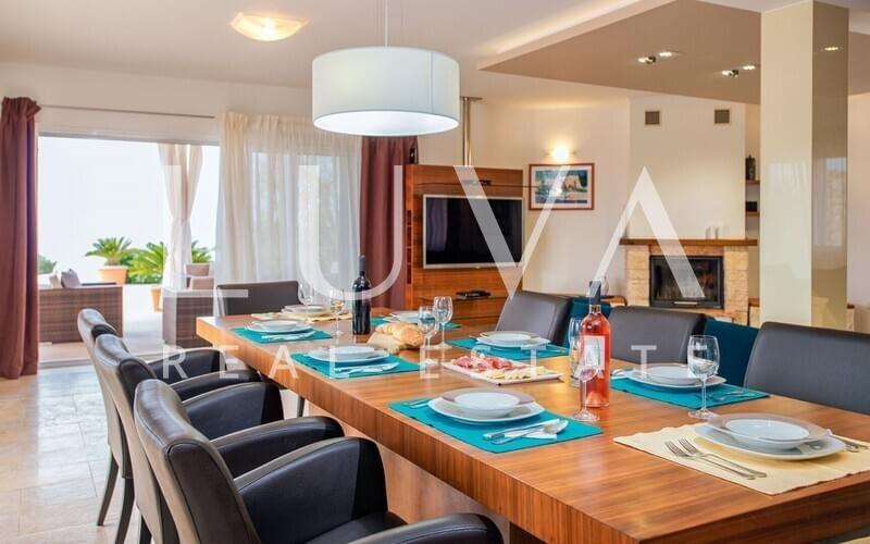 Hvar, Brusje, luksuzna vila s bazenom i pogledom na more na prodaju