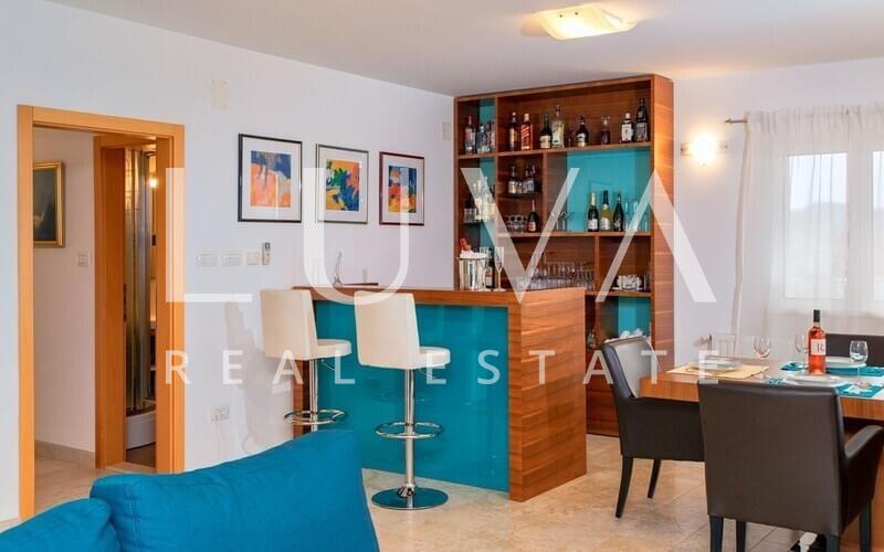 Hvar, Brusje, luksuzna vila s bazenom i pogledom na more na prodaju