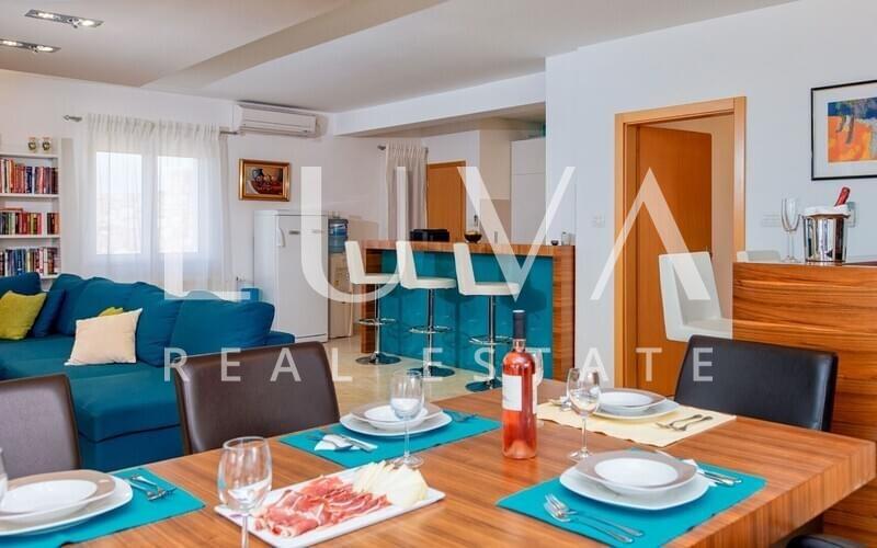 Hvar, Brusje, luksuzna vila s bazenom i pogledom na more na prodaju