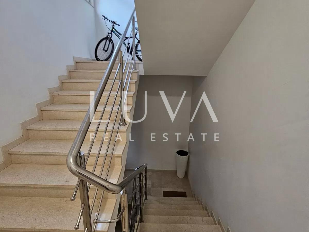 Srebrnjak, luxurious 4-bedroom apartment, 147m2, surrounded by greenery for sale