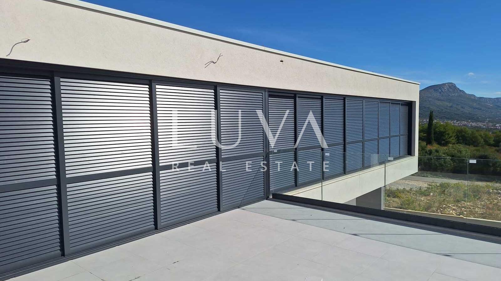 Kaštel Novi, Rudine, moderna vila s bazenom i pogledom na more