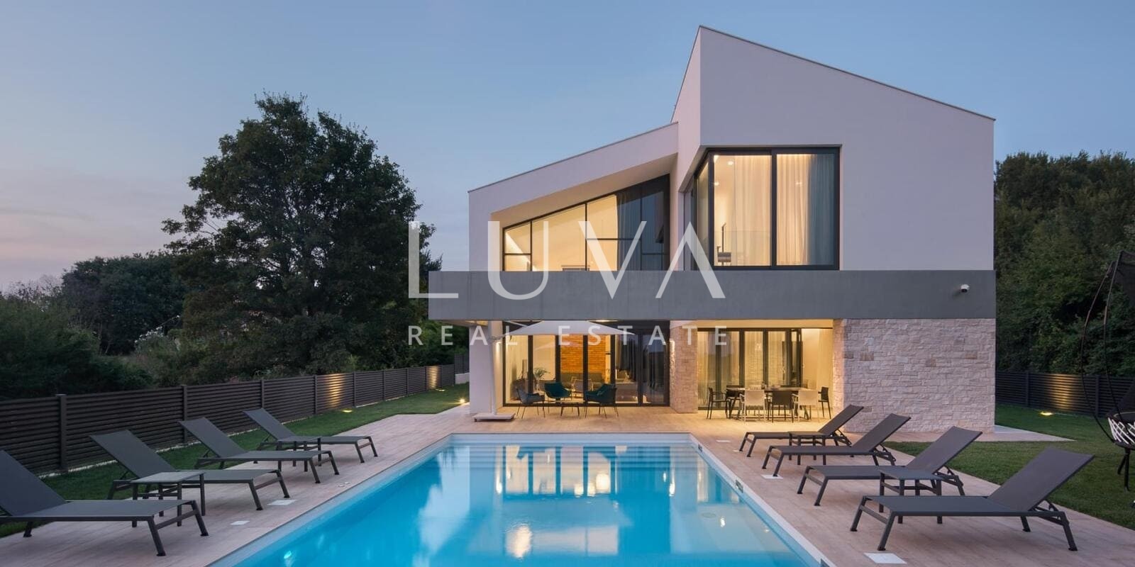 Istria, Ližnjan, modern villa 400 m2 with swimming pool for sale