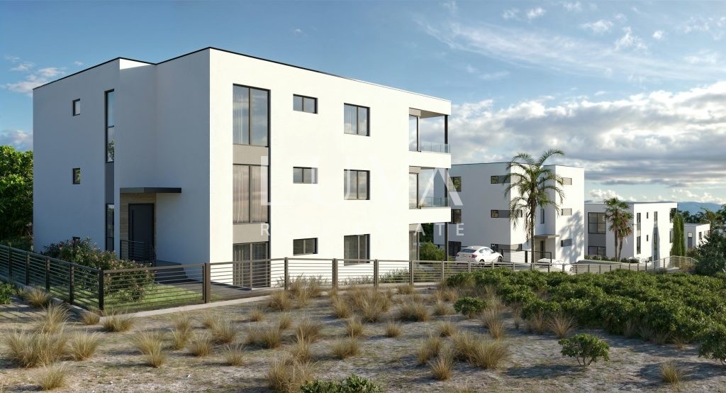 Otok Pag, Mandre, prizemni apartman s privatnim vrtom, 84 m²