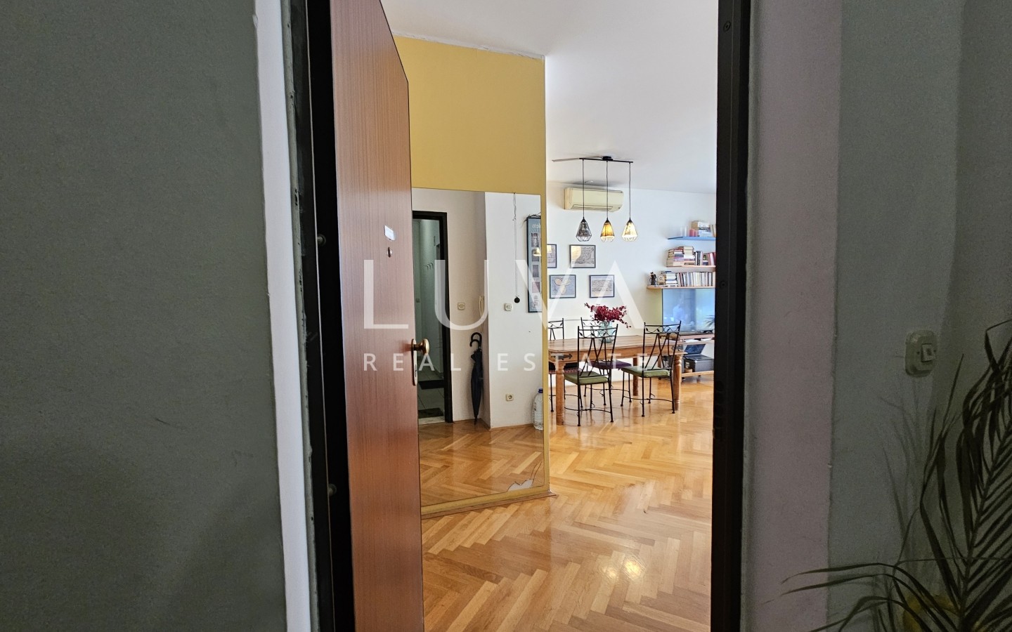 Žnjan, geräumige 3-zimmer-wohnung mit 81 m², terrasse und garage zu verkaufen