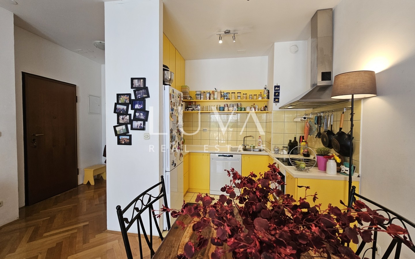 Žnjan, geräumige 3-zimmer-wohnung mit 81 m², terrasse und garage zu verkaufen