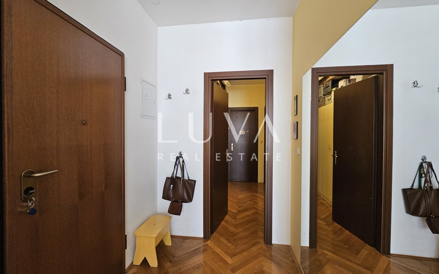 Žnjan, geräumige 3-zimmer-wohnung mit 81 m², terrasse und garage zu verkaufen
