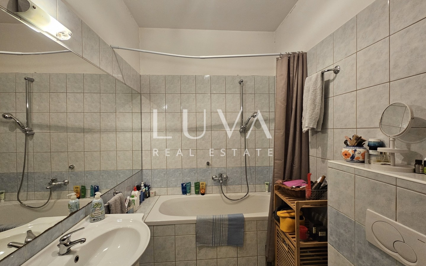 Žnjan, geräumige 3-zimmer-wohnung mit 81 m², terrasse und garage zu verkaufen