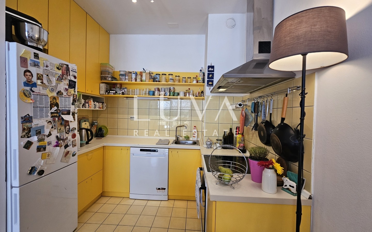 Žnjan, spacious 3-bedroom apartment, 81 m², terrace and garage for sale