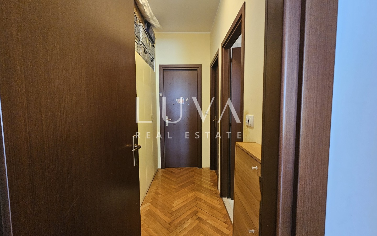 Žnjan, spacious 3-bedroom apartment, 81 m², terrace and garage for sale