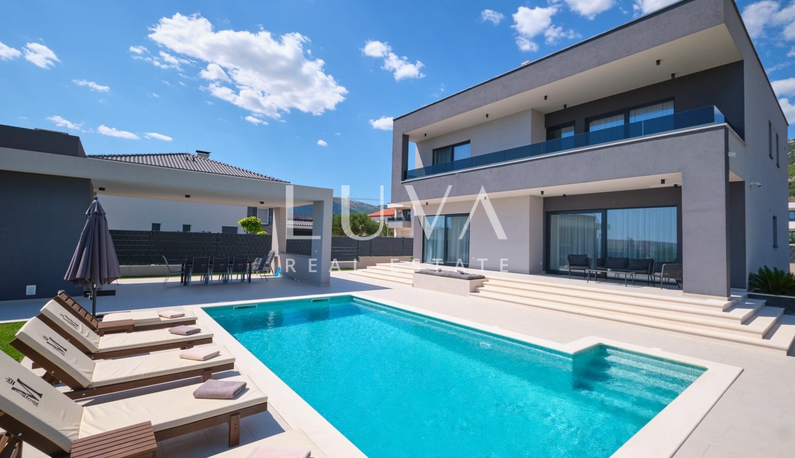 Kaštel Stari, 324 m² Villa with Pool and Sea View for Sale
