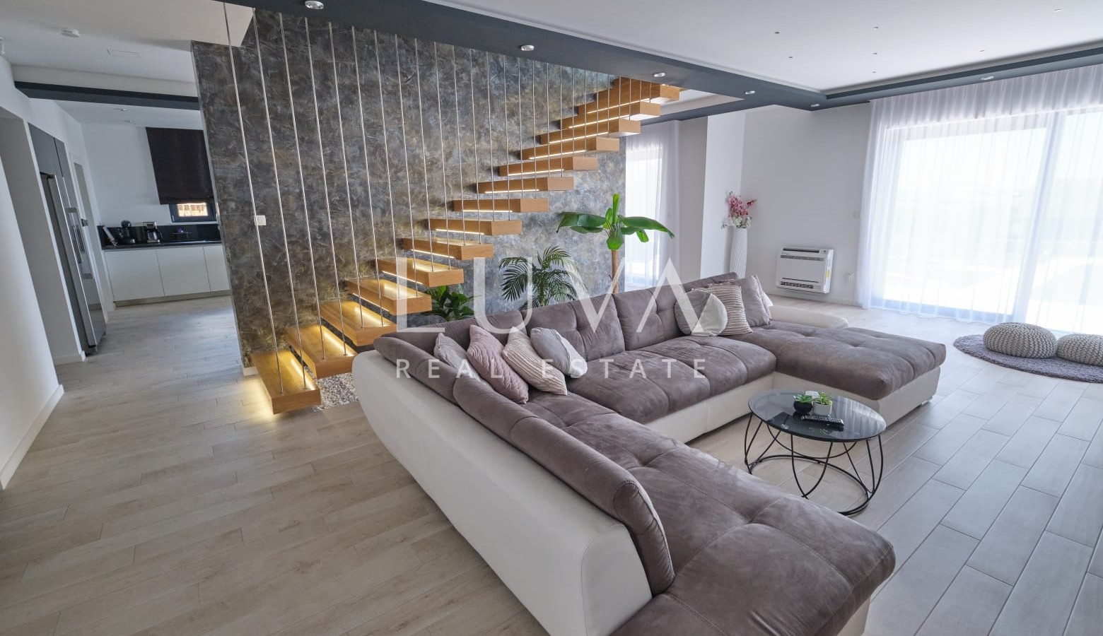 Kaštel Stari, 324 m² Villa with Pool and Sea View for Sale