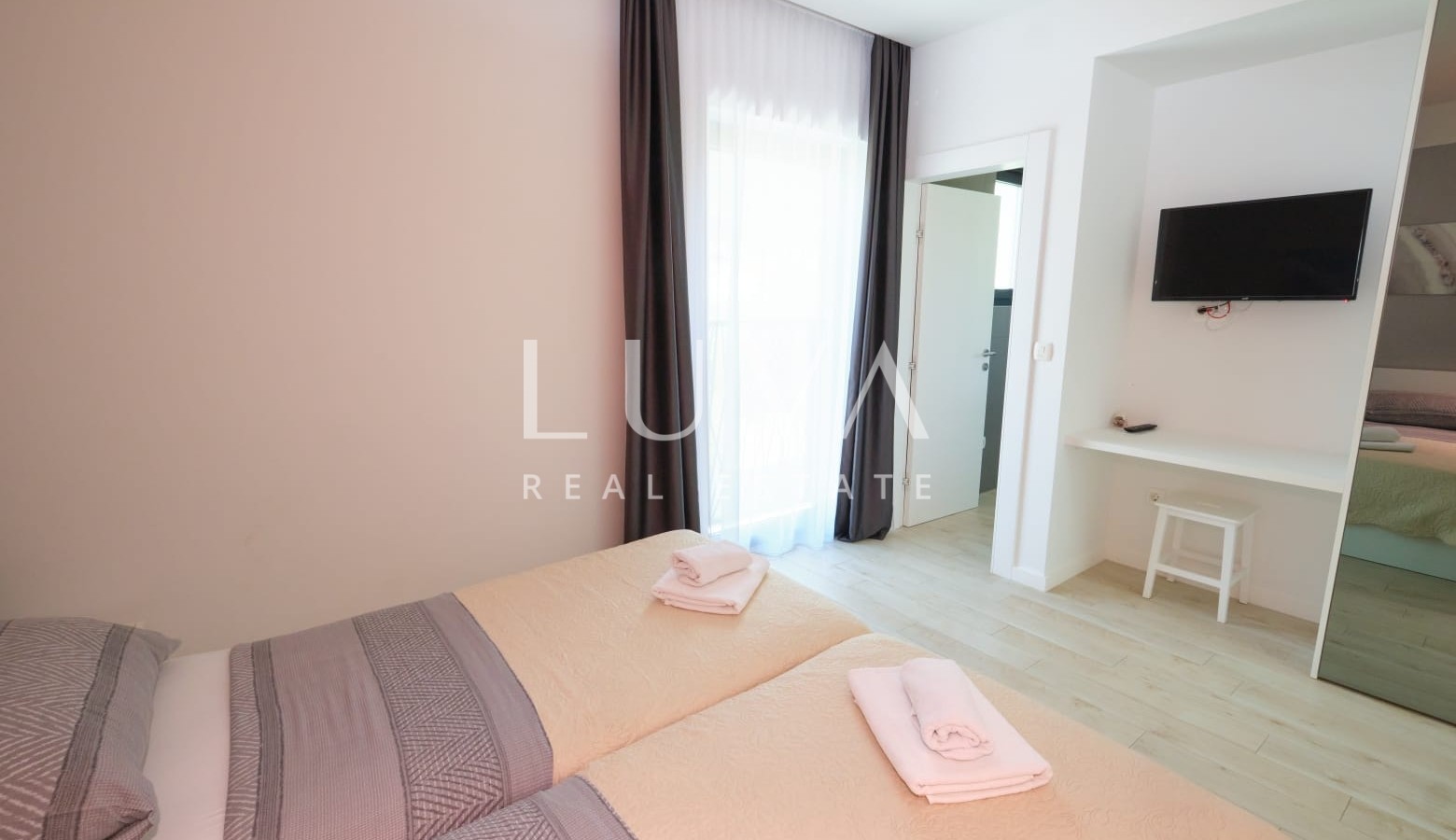 Kaštel Stari, 324 m² Villa with Pool and Sea View for Sale