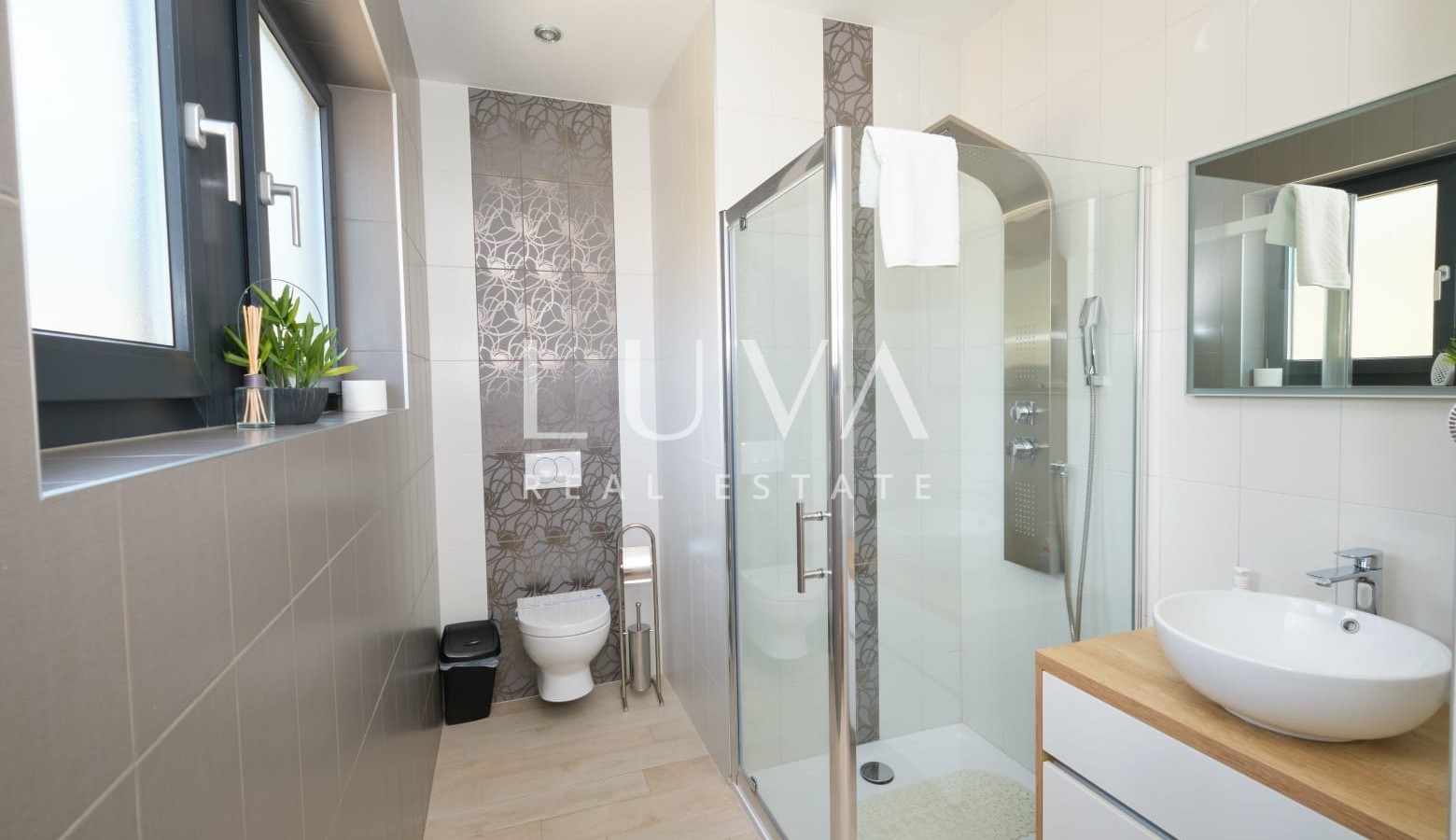 Kaštel Stari, 324 m² Villa with Pool and Sea View for Sale