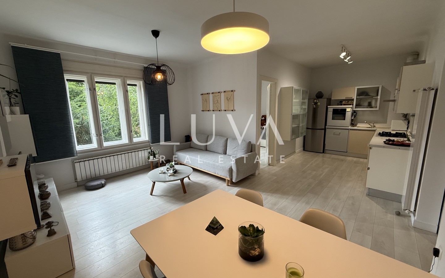 Zagreb, Medveščak, 2-bedroom apartment with balcony, 65 m²