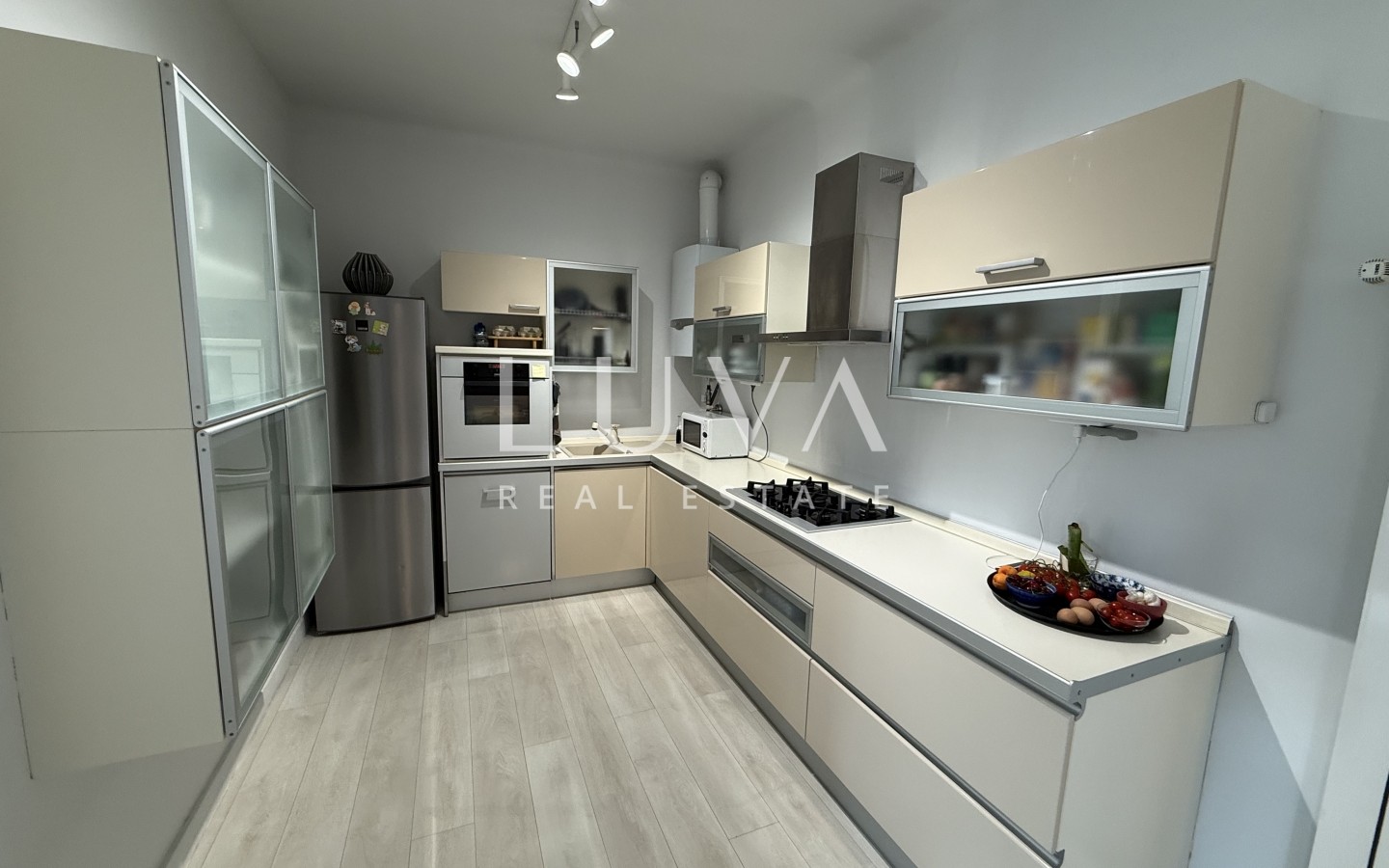 Zagreb, Medveščak, 2-bedroom apartment with balcony, 65 m²