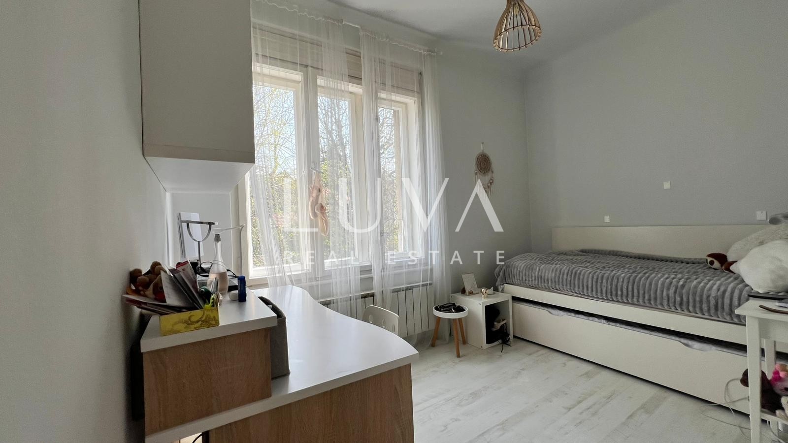 Zagreb, Medveščak, 2-bedroom apartment with balcony, 65 m²