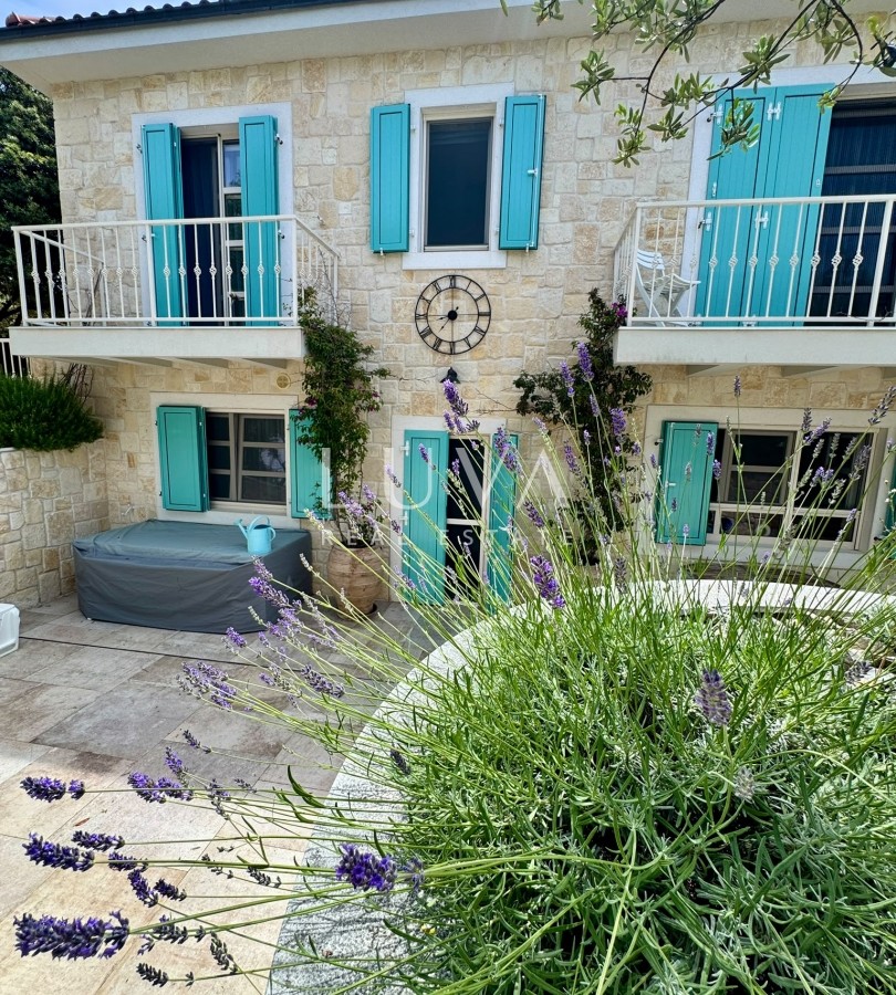 Pag, Šimuni, villa 158 m2 with pool, first row to the sea