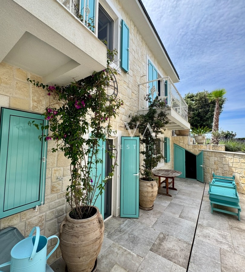 Pag, Šimuni, villa 158 m2 with pool, first row to the sea
