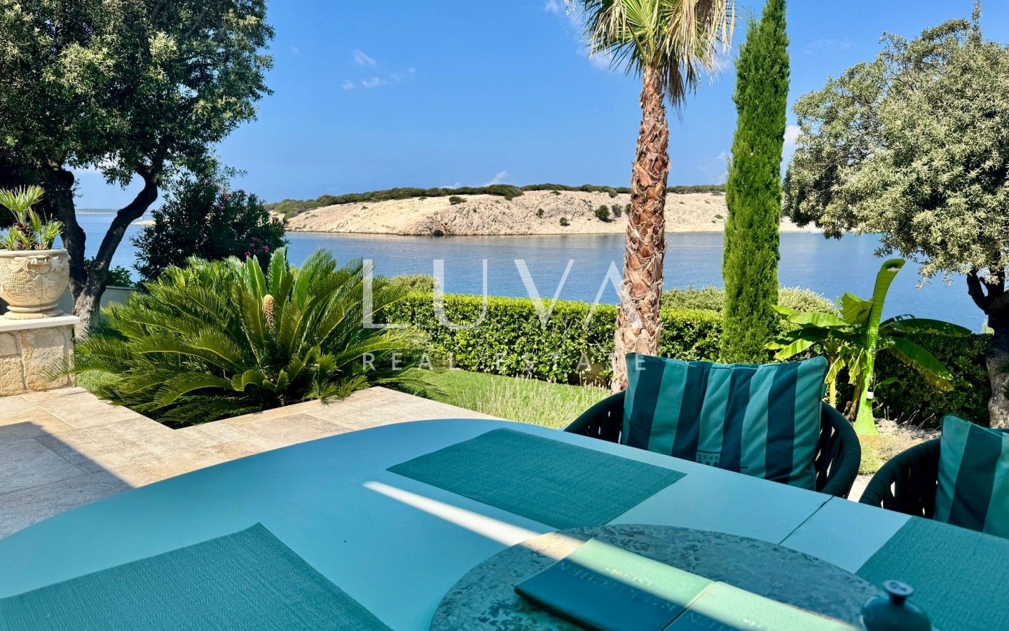 Pag, Šimuni, villa 158 m2 with pool, first row to the sea
