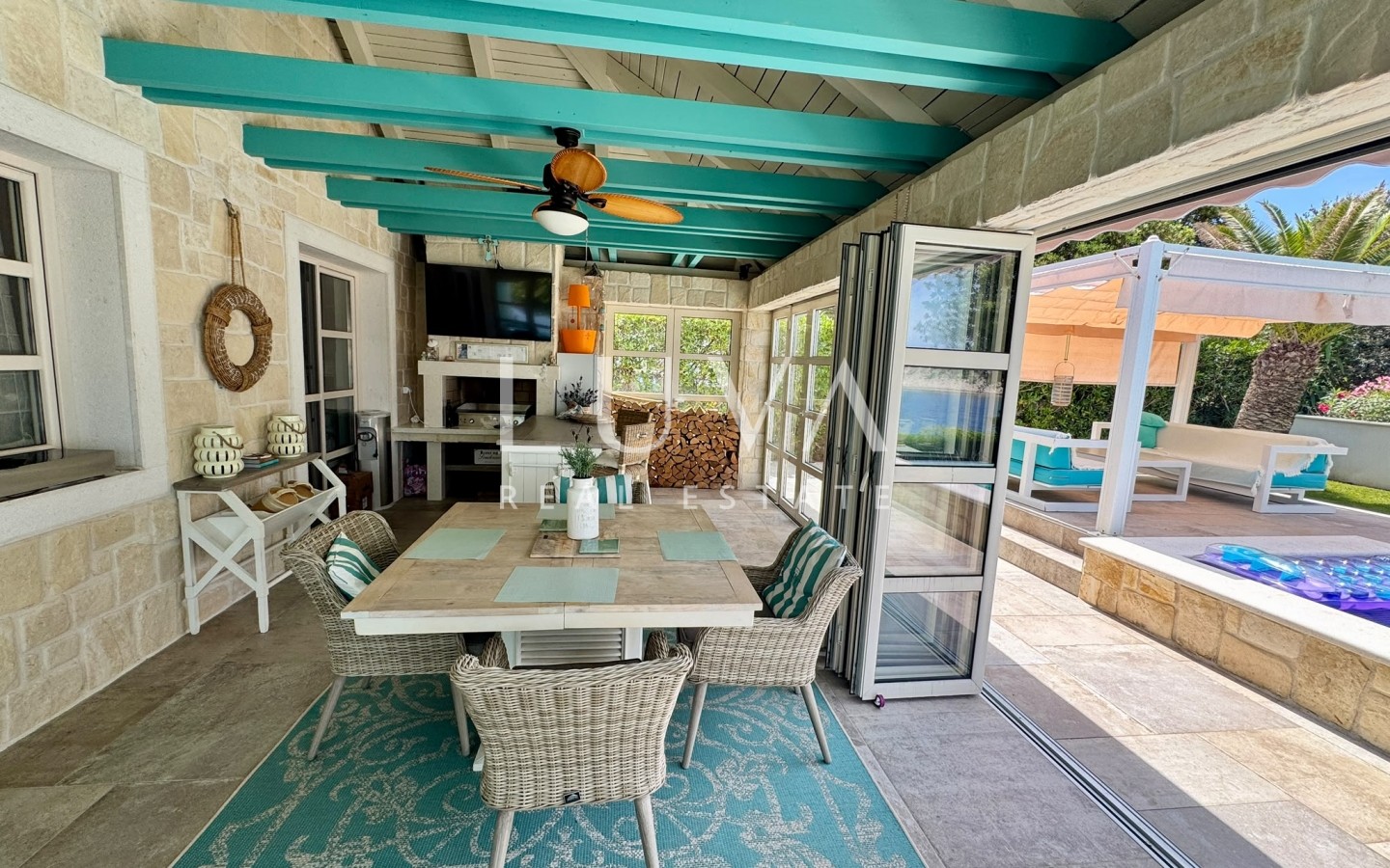 Pag, Šimuni, villa 158 m2 with pool, first row to the sea
