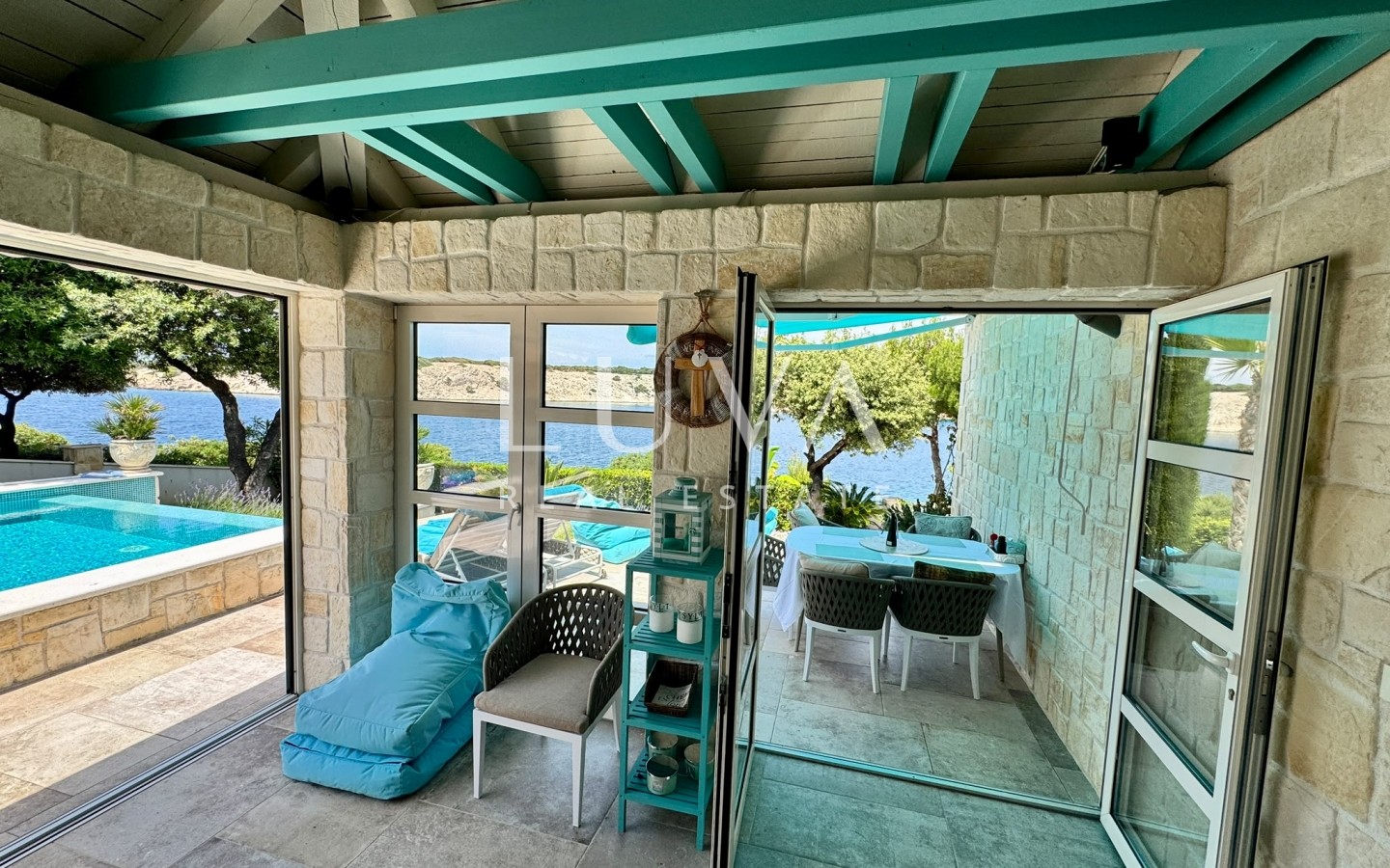 Pag, Šimuni, villa 158 m2 with pool, first row to the sea