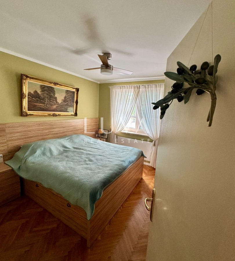 Pag, Šimuni, villa 158 m2 with pool, first row to the sea