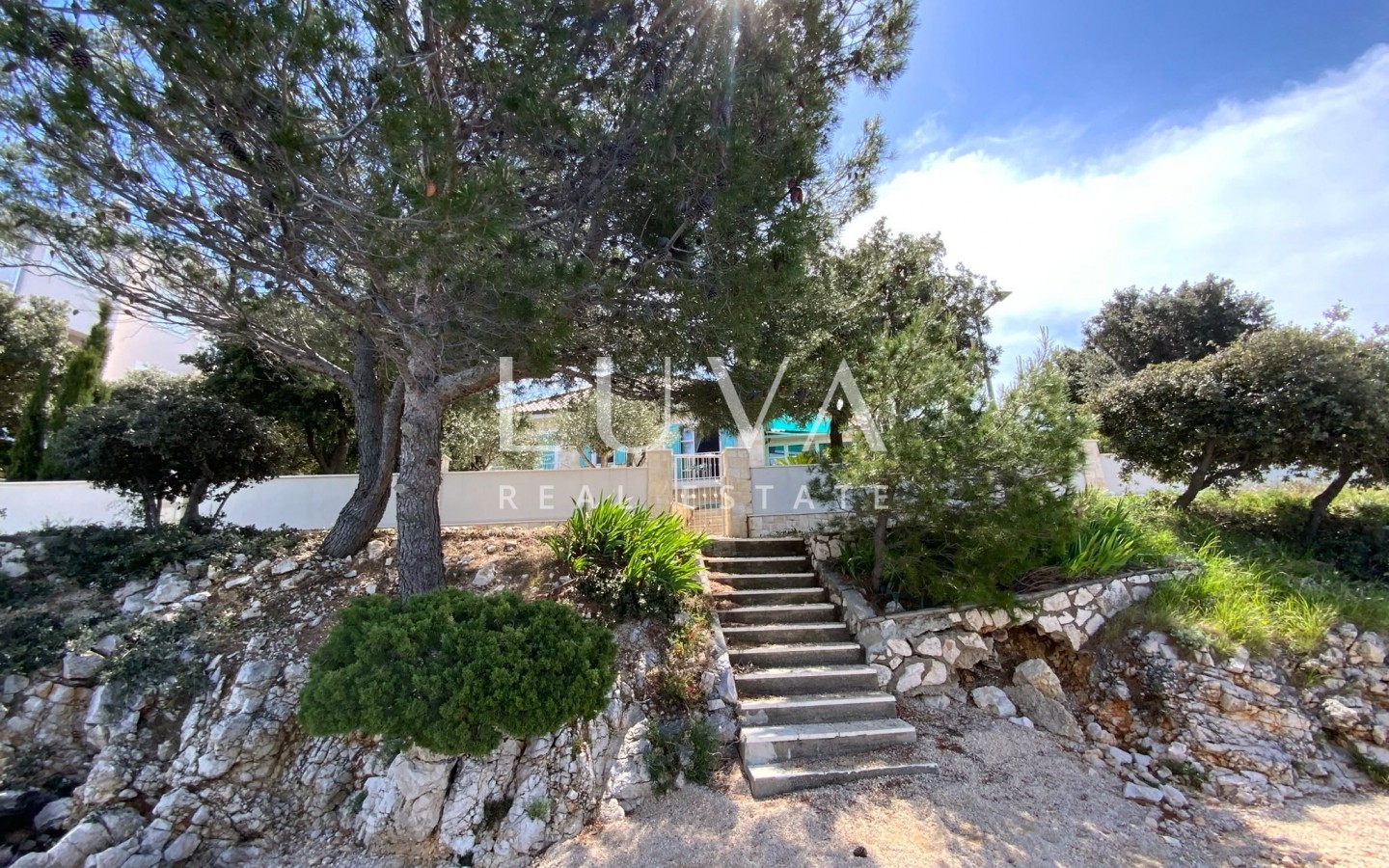 Pag, Šimuni, villa 158 m2 with pool, first row to the sea