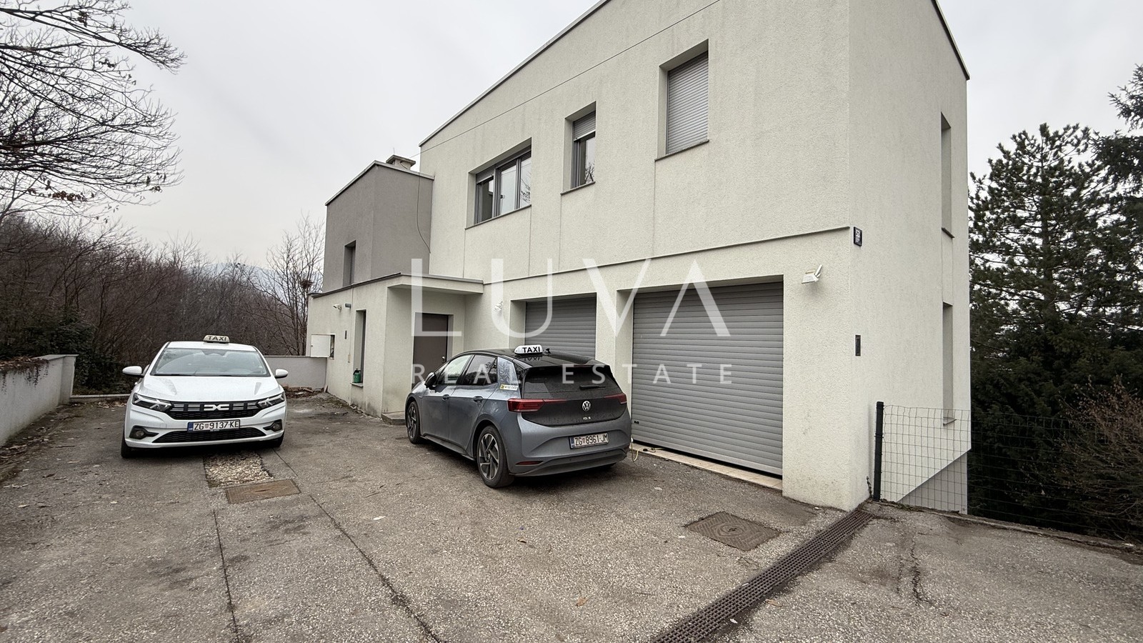 Zagreb, Gornje Vrapče, house on 4 floors with a pool, 490 m²