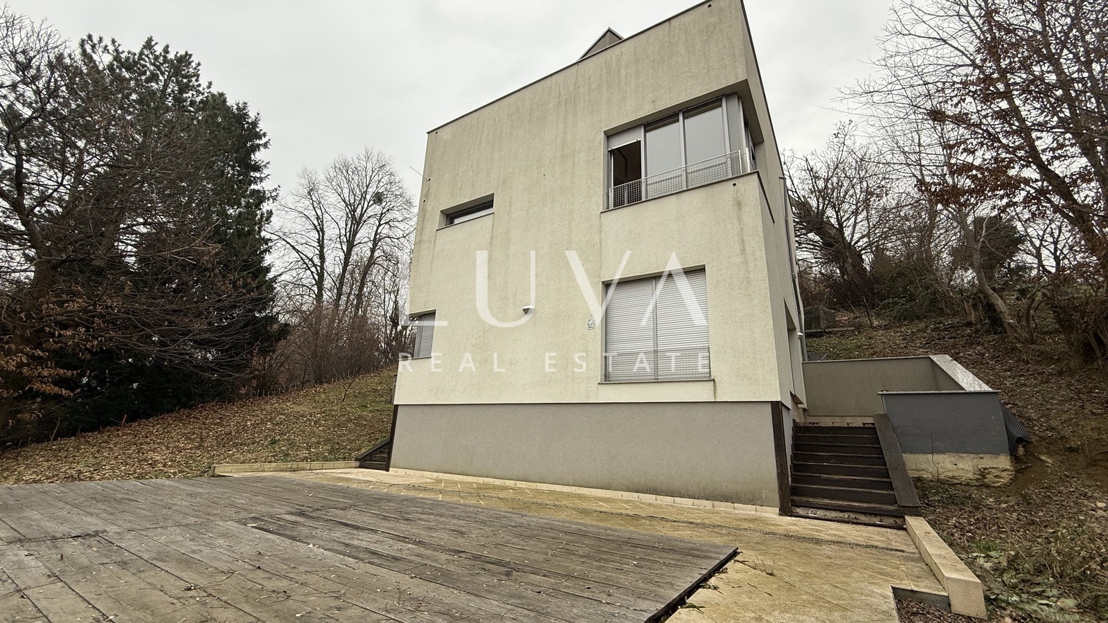 Zagreb, Gornje Vrapče, house on 4 floors with a pool, 490 m²