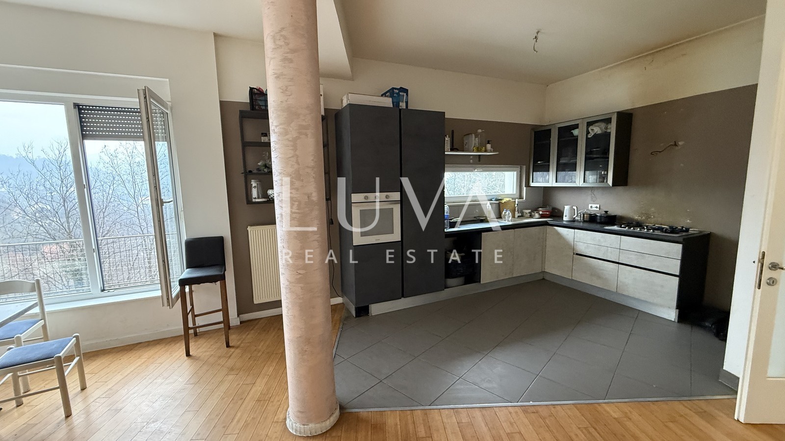 Zagreb, Gornje Vrapče, house on 4 floors with a pool, 490 m²