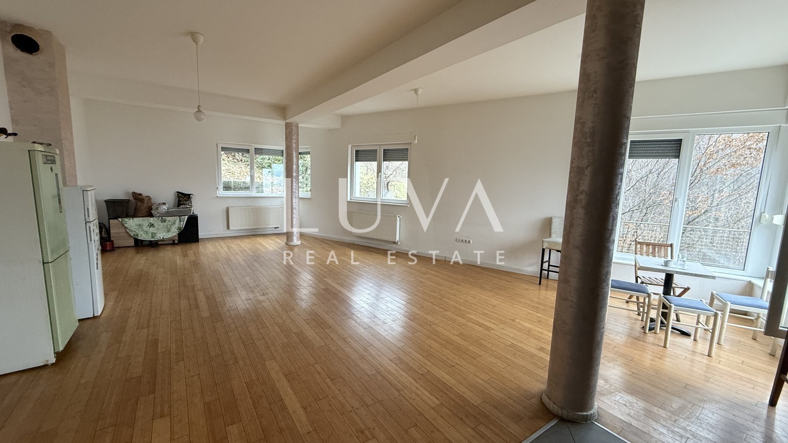 Zagreb, Gornje Vrapče, house on 4 floors with a pool, 490 m²