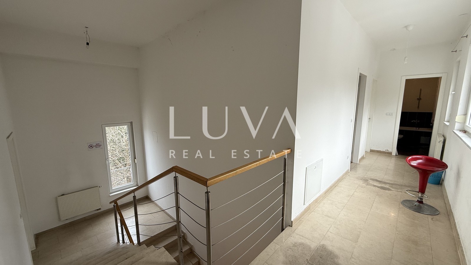 Zagreb, Gornje Vrapče, house on 4 floors with a pool, 490 m²