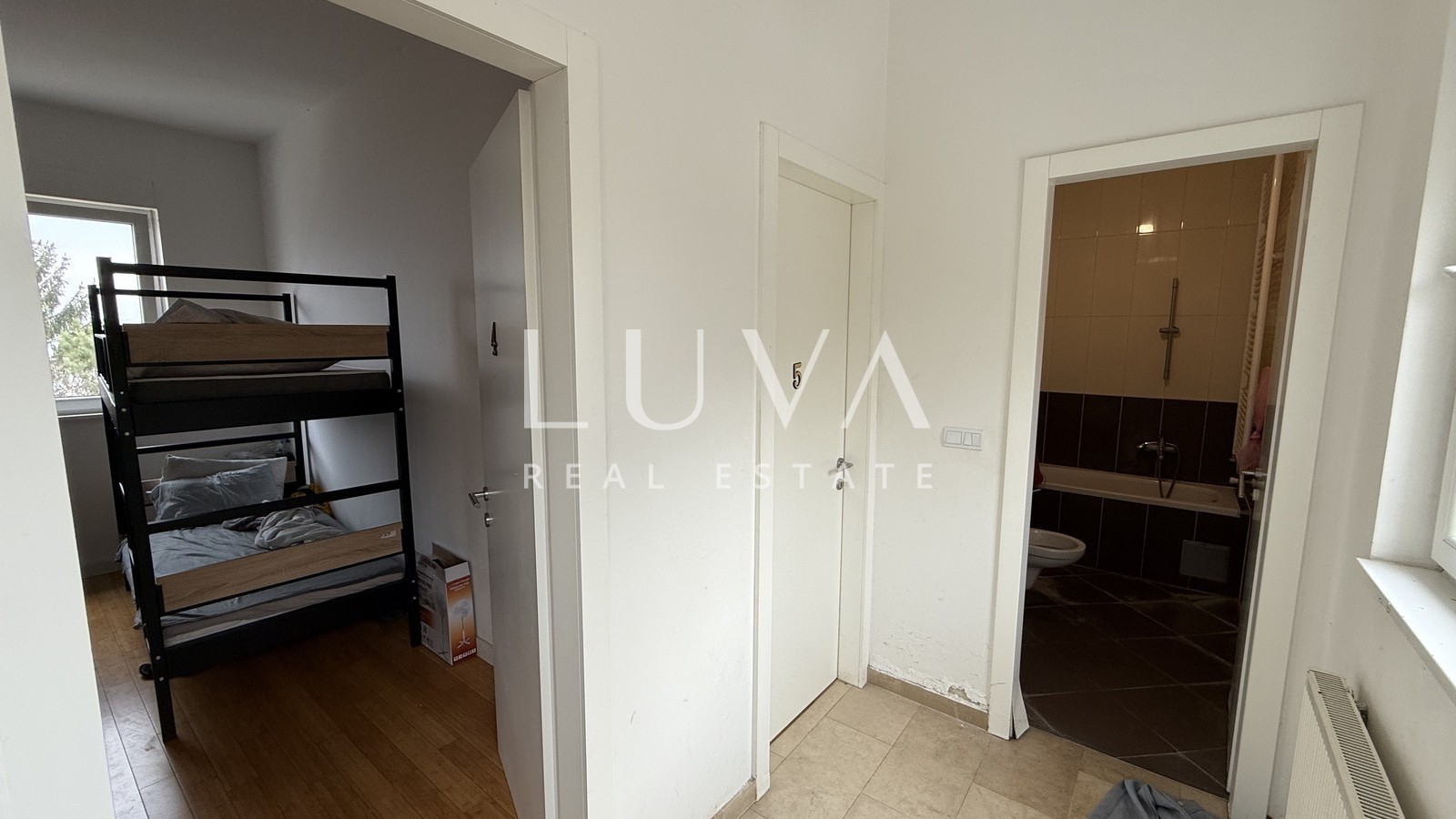 Zagreb, Gornje Vrapče, house on 4 floors with a pool, 490 m²