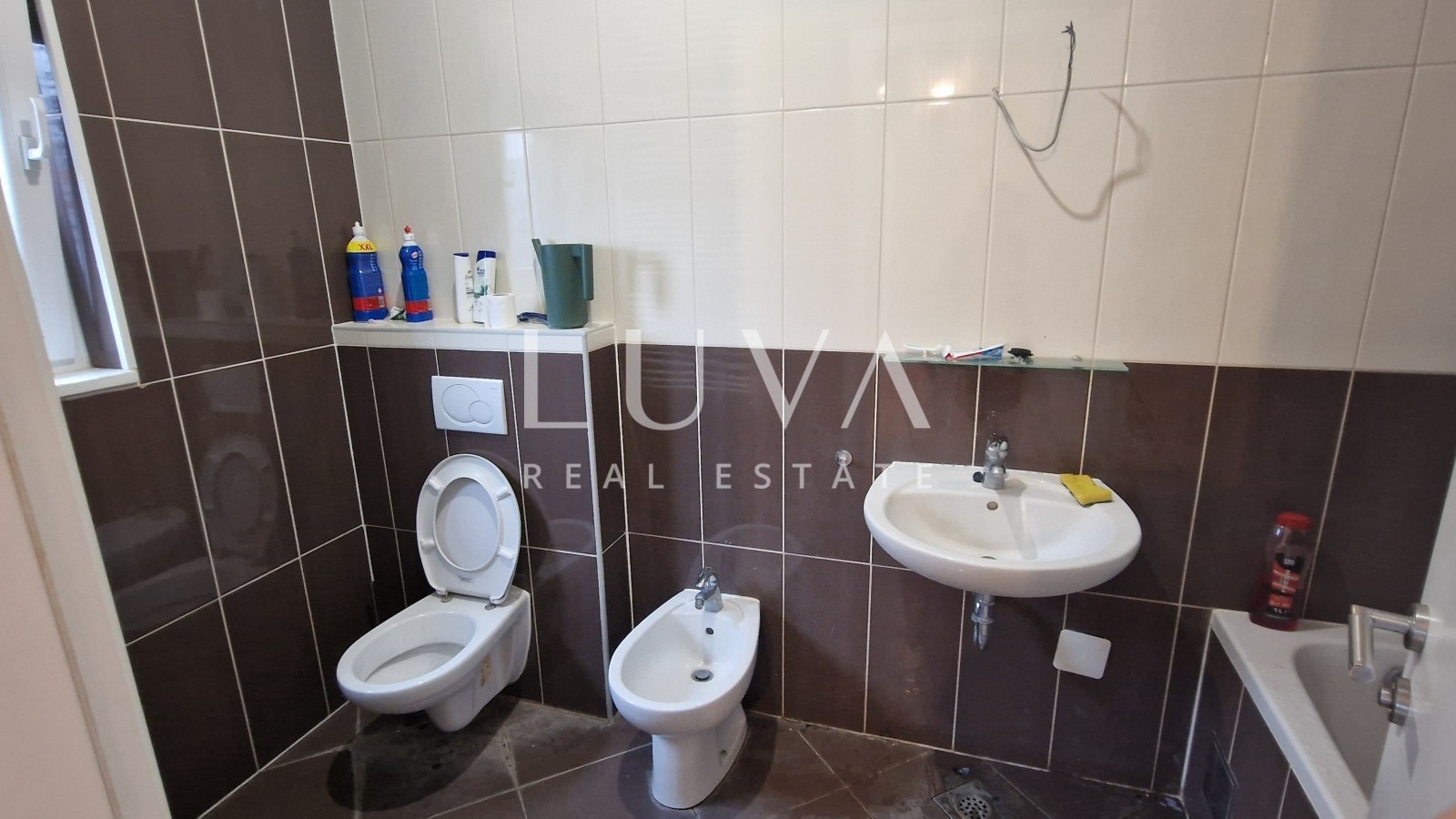 Zagreb, Gornje Vrapče, house on 4 floors with a pool, 490 m²