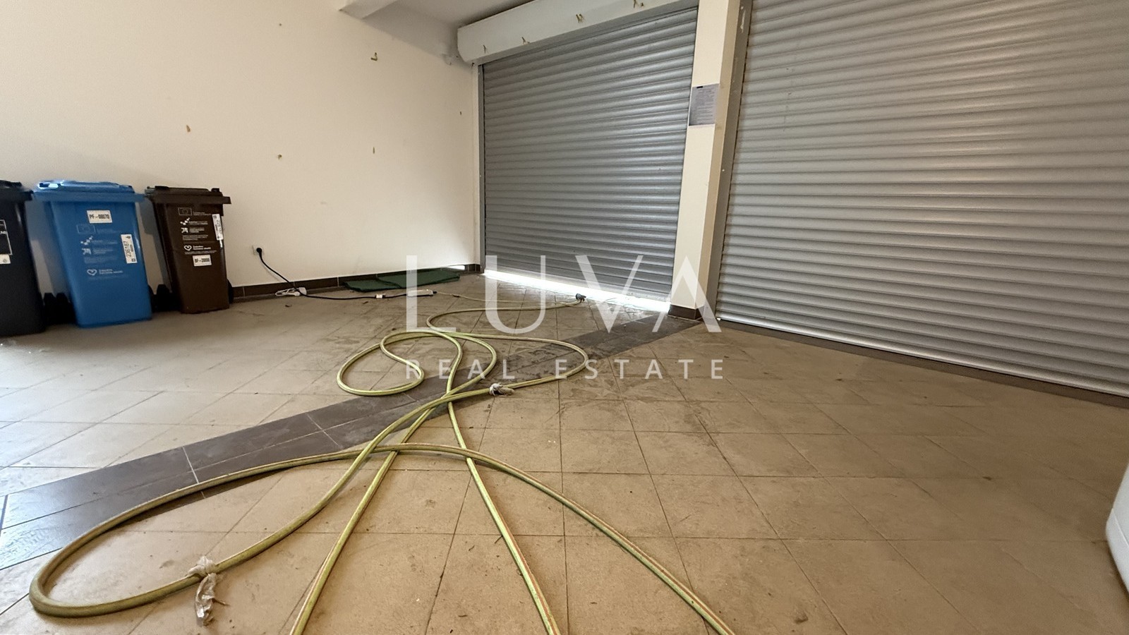 Zagreb, Gornje Vrapče, house on 4 floors with a pool, 490 m²