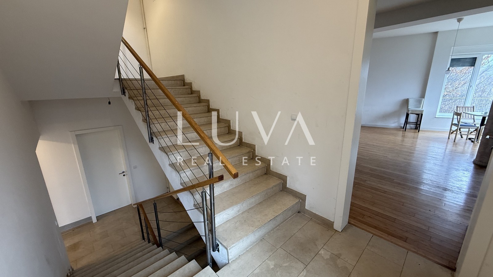 Zagreb, Gornje Vrapče, house on 4 floors with a pool, 490 m²