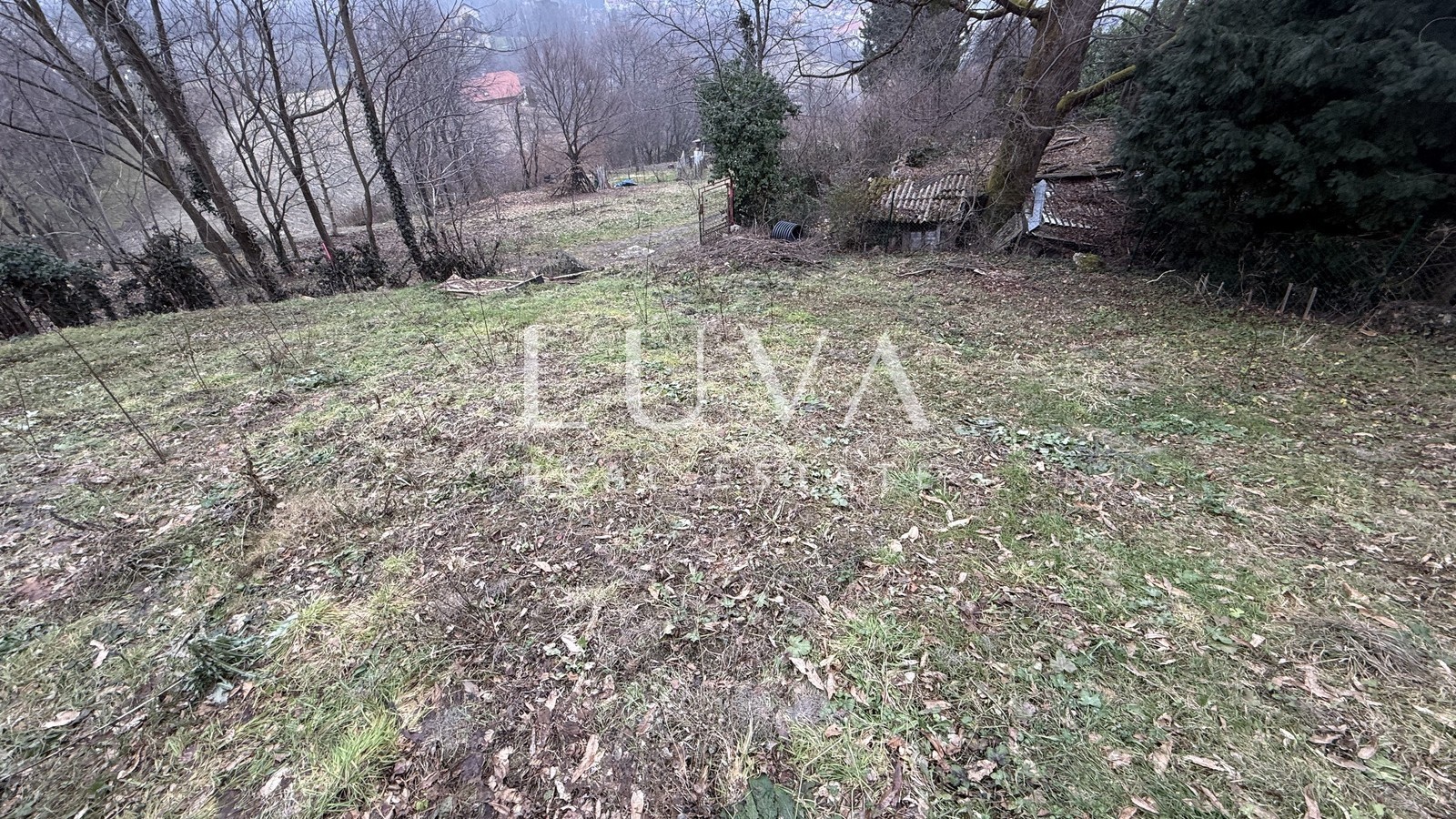 Zagreb, Gornje Vrapče, house on 4 floors with a pool, 490 m²