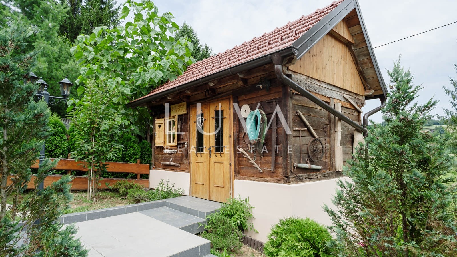 Karlovac, Tušilović, estate with 2 houses by the river for sale