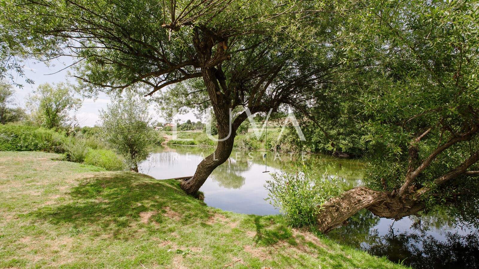 Karlovac, Tušilović, estate with 2 houses by the river for sale