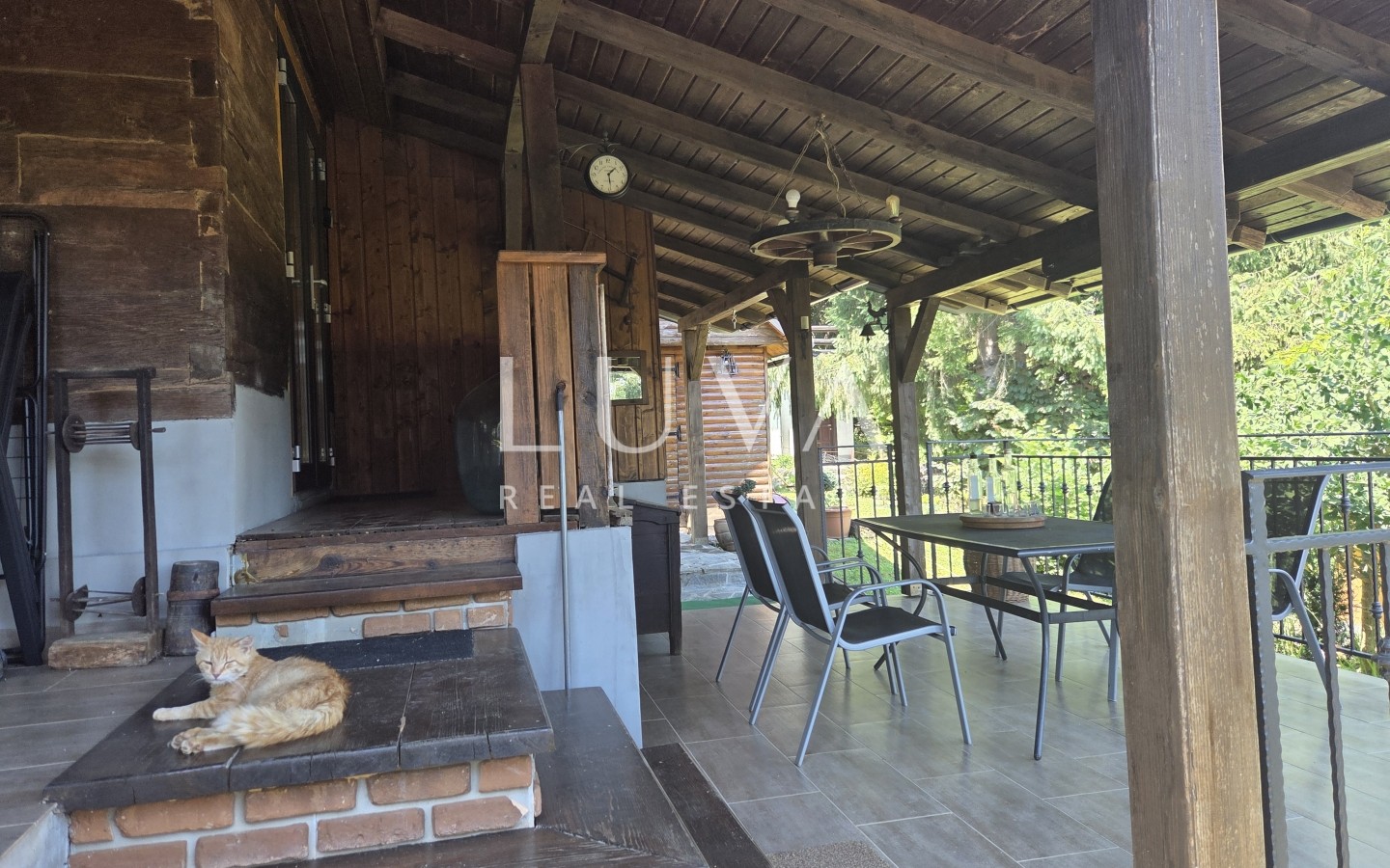 Karlovac, Tušilović, estate with 2 houses by the river for sale