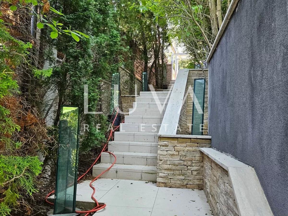 Gornje Prekrižje, luksuzna obiteljska vila s bazenom na prodaju