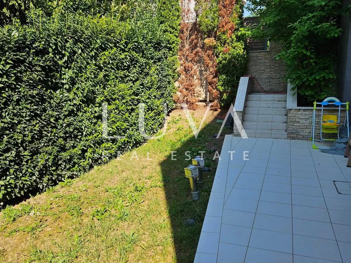 Gornje Prekrižje, luksuzna obiteljska vila s bazenom na prodaju