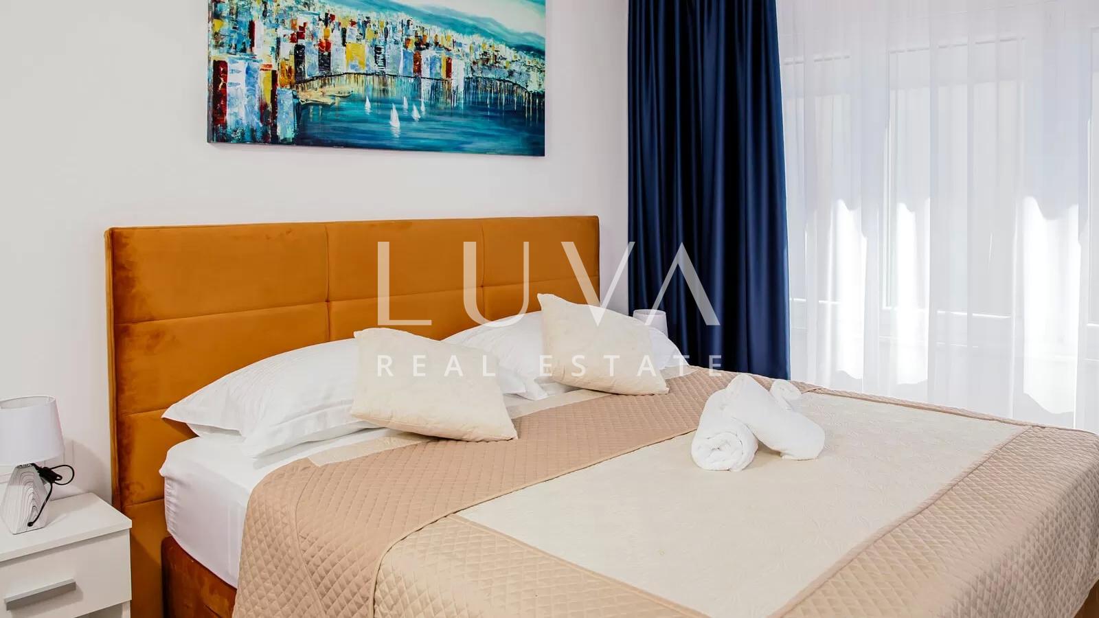 Luxury house with swimming pool near the sea in Podstrana