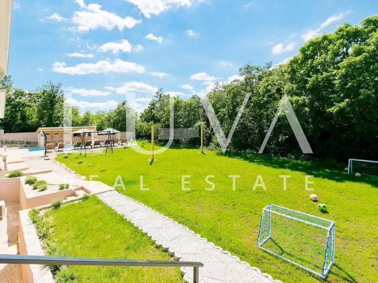Labin area, luxury house with a pool for sale