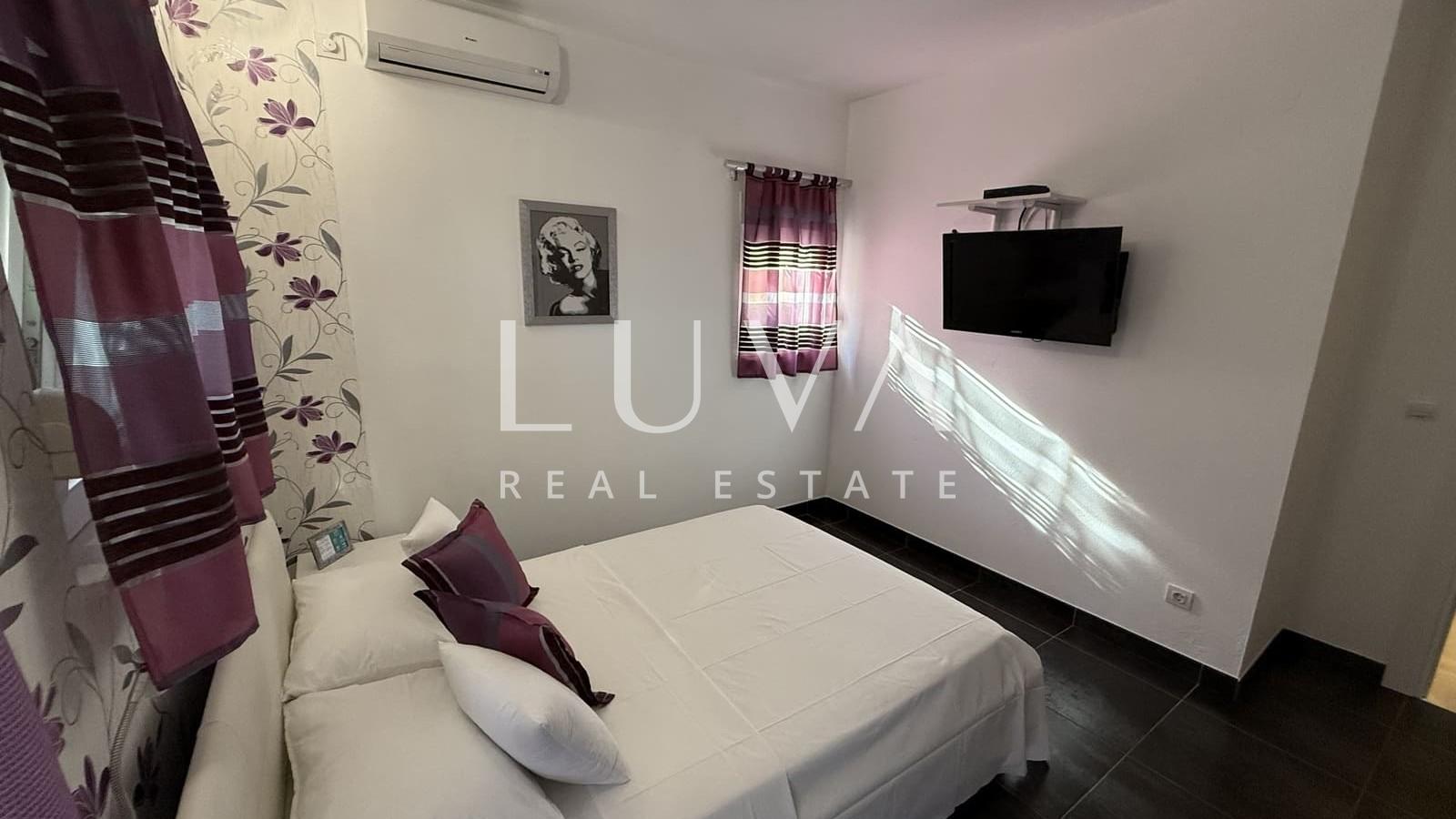 Vis, luksuzna kuća s bazenom i pogledom na more na prodaju