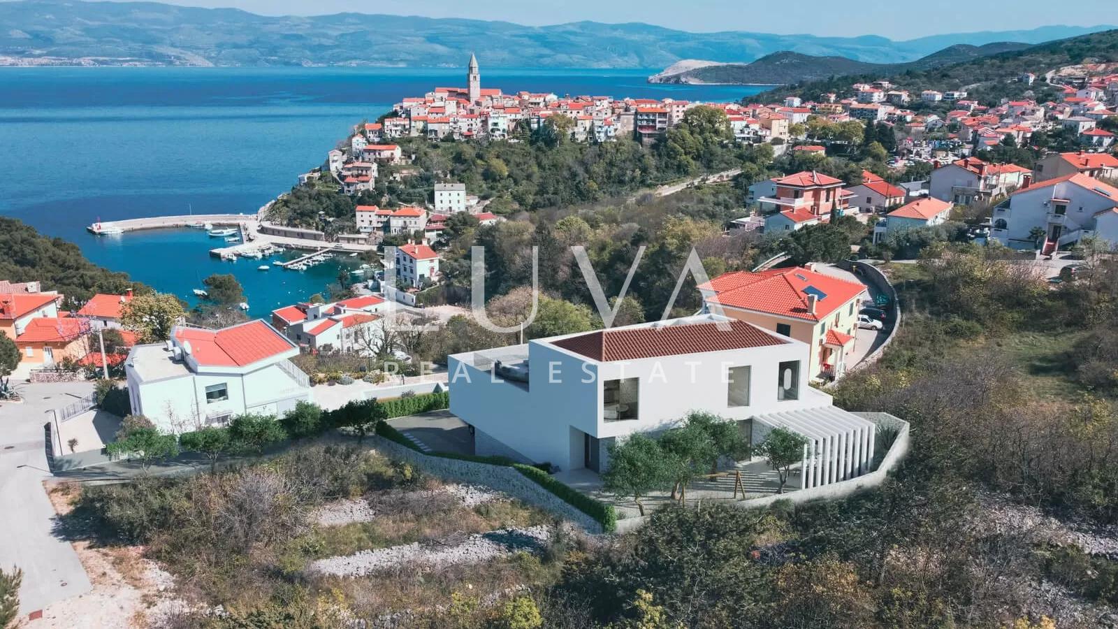 Vrbnik, Krk: Zemljište s gotovim projektom gradnje luksuzne vile na prodaju